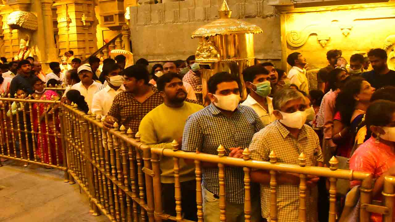 వైభవంగా నిత్య తిరుకల్యాణోత్సవం