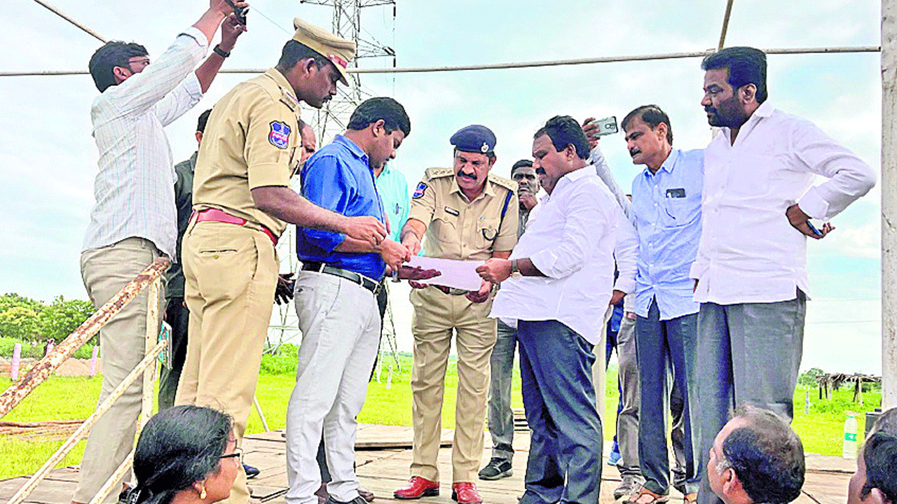 15 వేల మందితో సభ