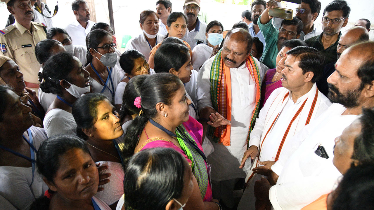 ఆ ఒక్కటీ అడగొద్దు..