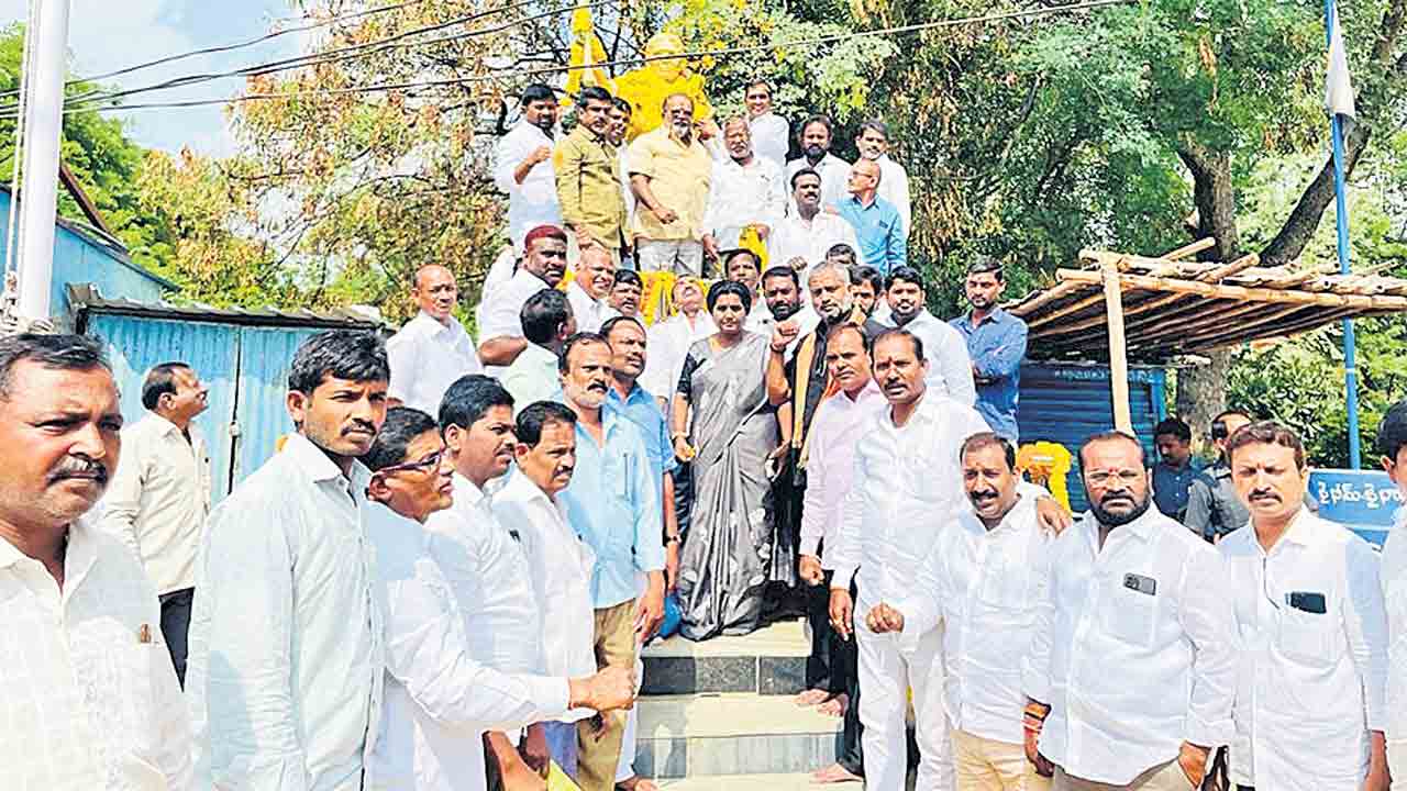 ఐలమ్మ పోరాట తెగువ స్ఫూర్తిదాయకం