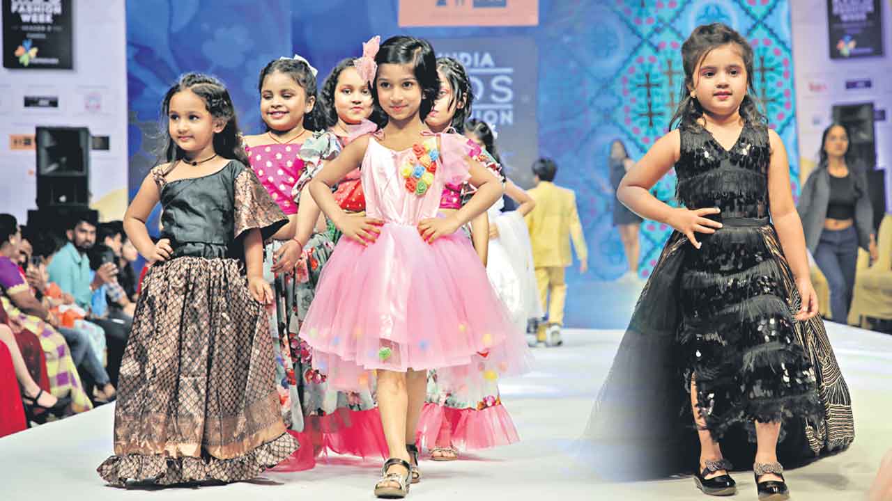 కవలల షో కళకళ