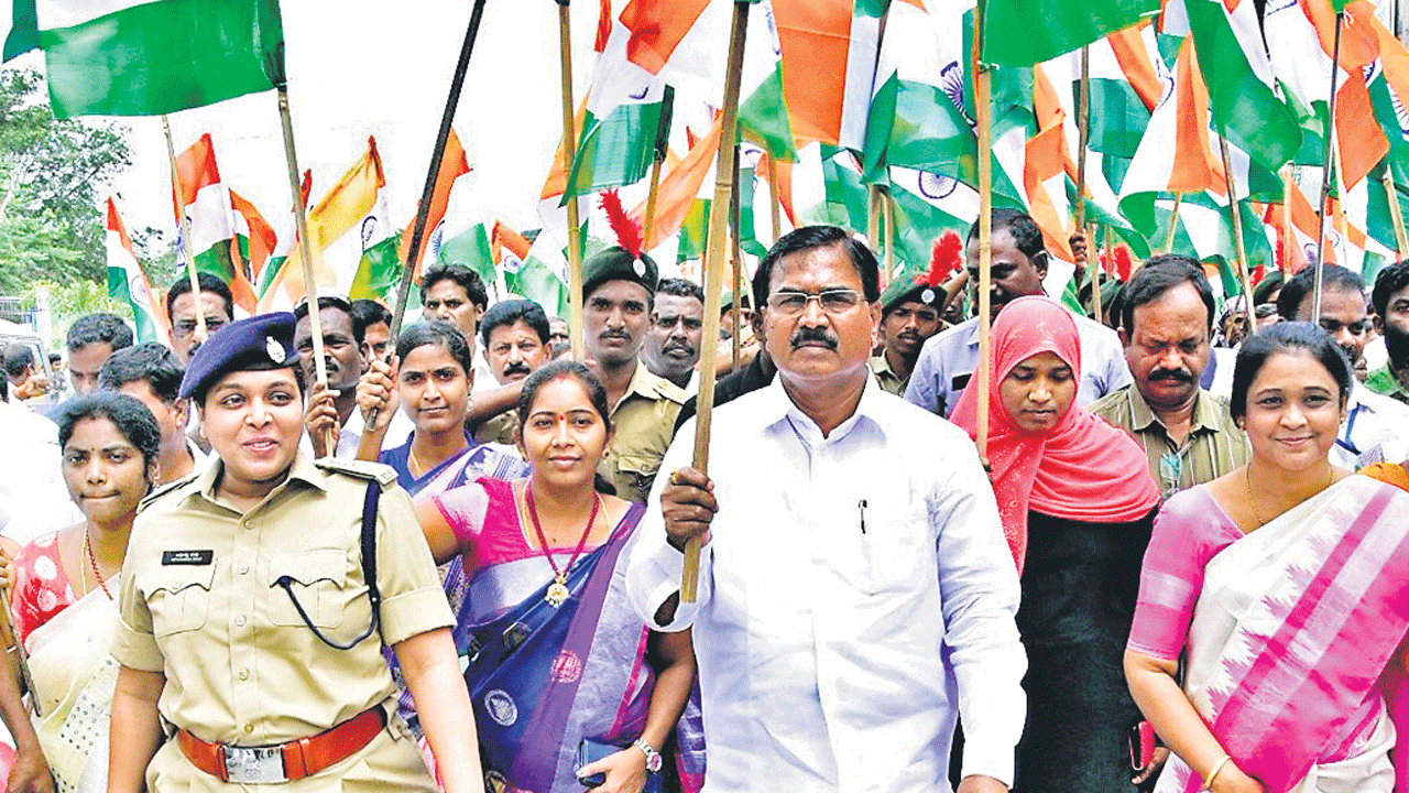 మూడ్రోజులు అట్టహాసంగా