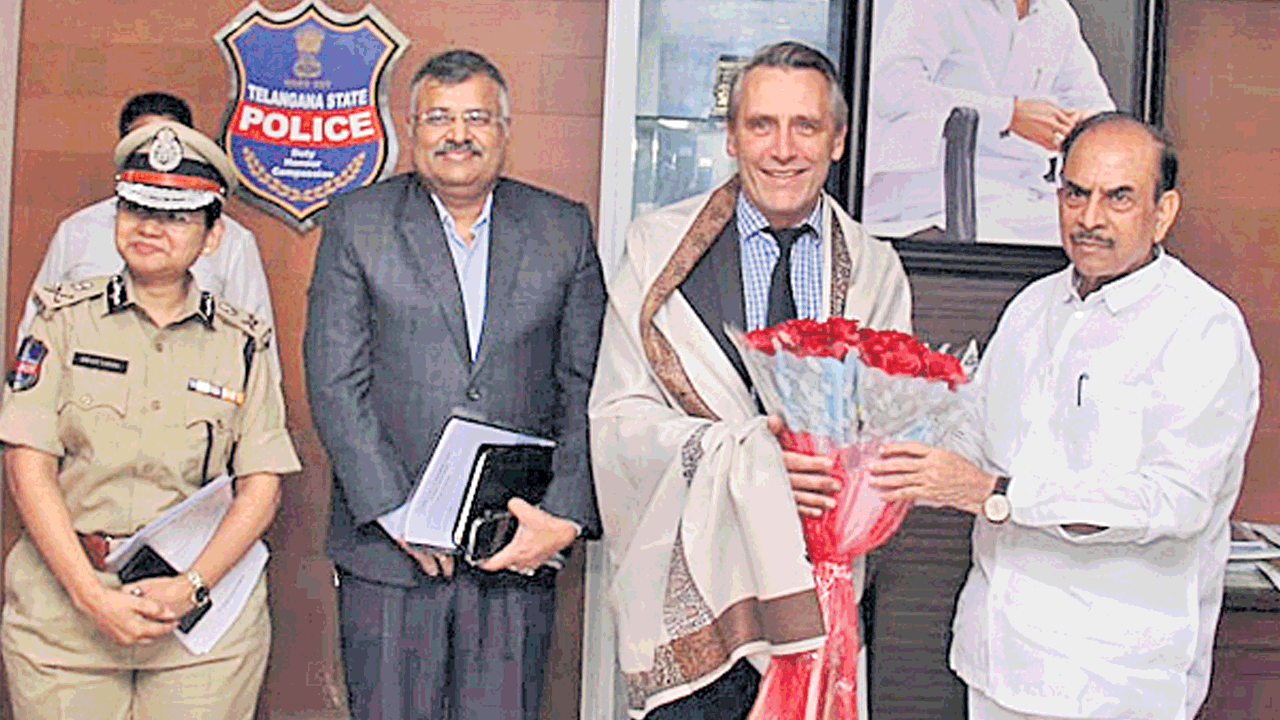 కమాండ్‌ కంట్రోల్‌ సెంటర్‌ అద్భుతం