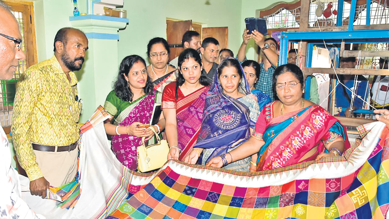 మీ చేనేత కళ అద్భుతం