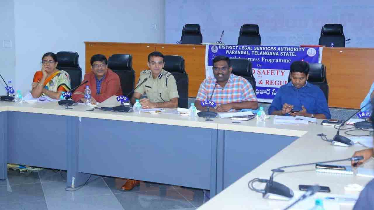 రోడ్డు ప్రమాదాలను నివారించాలి