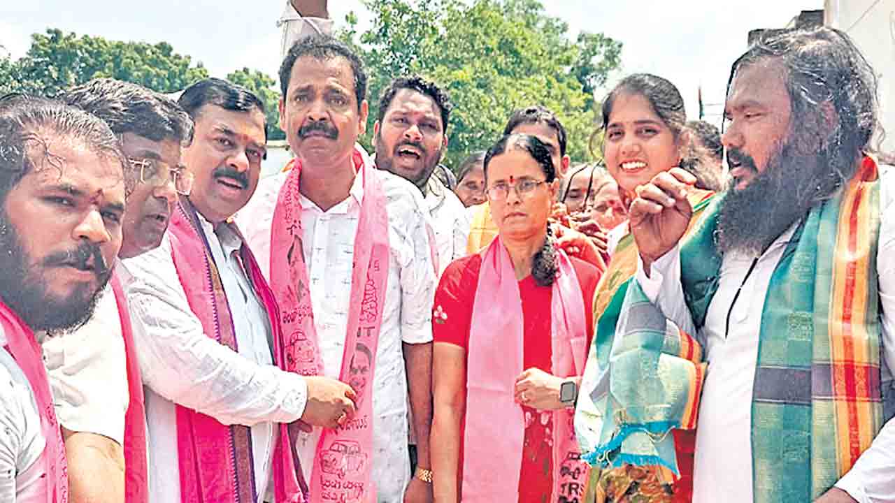 తిరిగి టీఆర్‌ఎస్‌ గూటికి గట్టుప్పల్‌ ఎంపీటీసీ