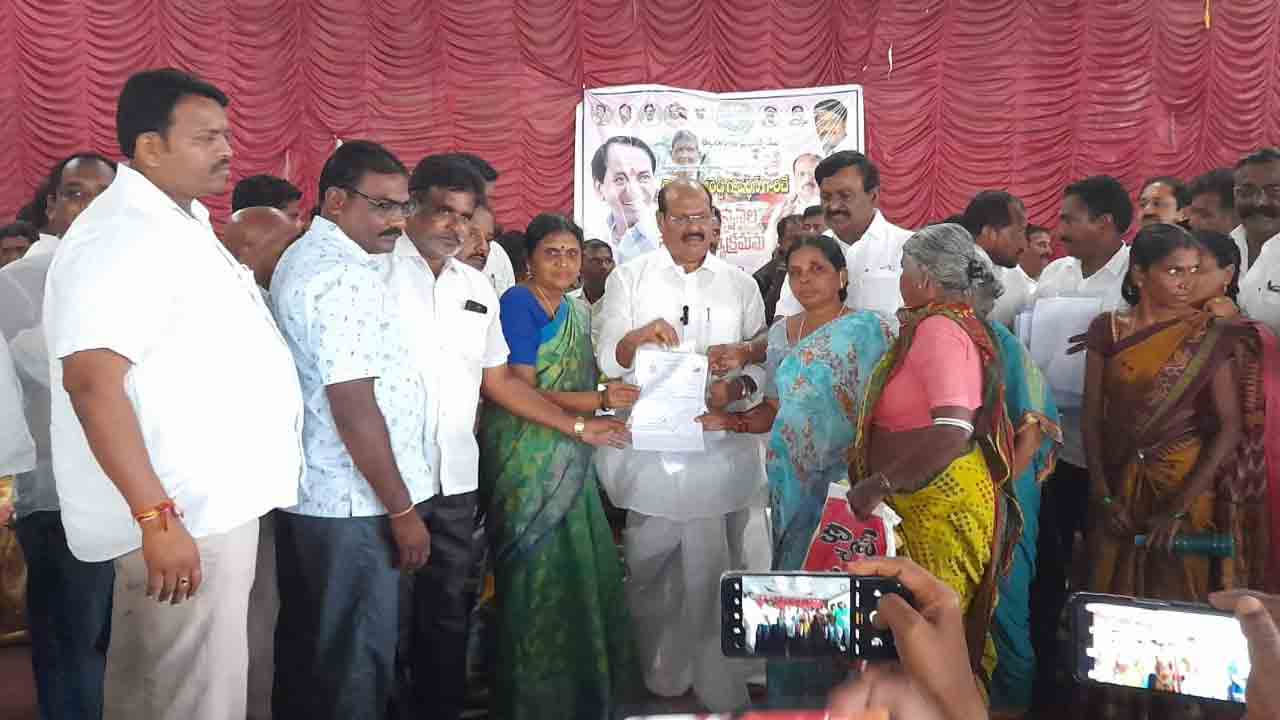 తెలంగాణలో ఉన్న పథకాలు మరెక్కడా లేవు