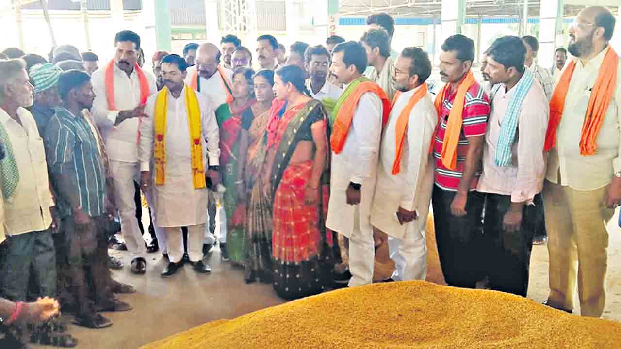 మద్దతు ధరేది మంత్రిగారూ?