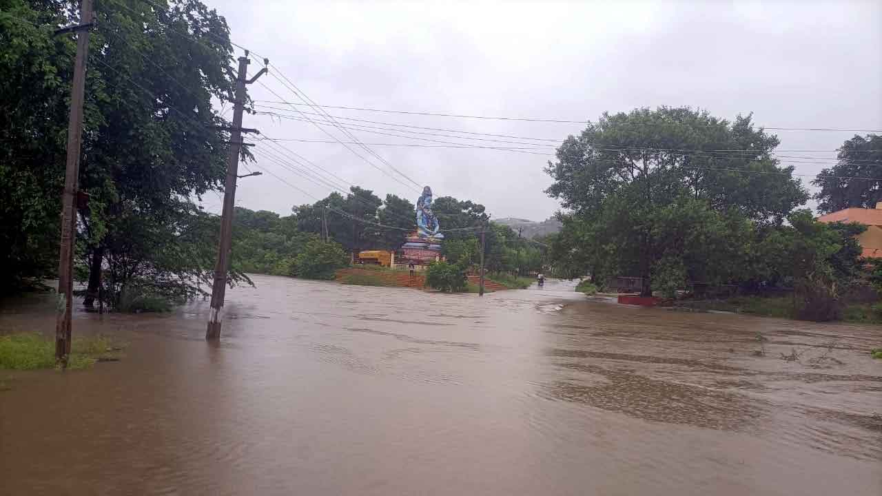 వదలని వాన