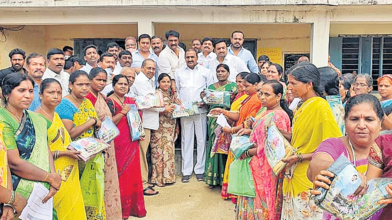 ఆడపడచులకు పెద్దన్నలా సీఎం కేసీఆర్‌..