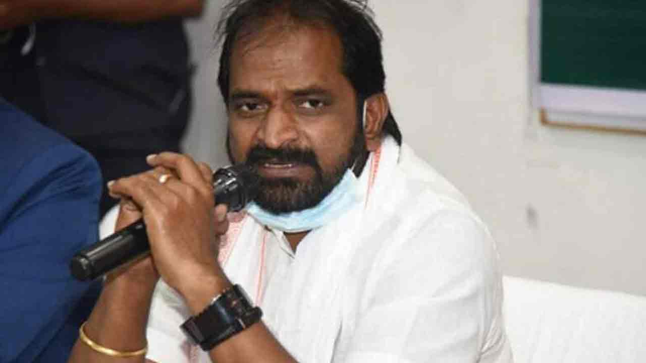 అక్రమాలు చేయాలంటే హడలిపోవాలి