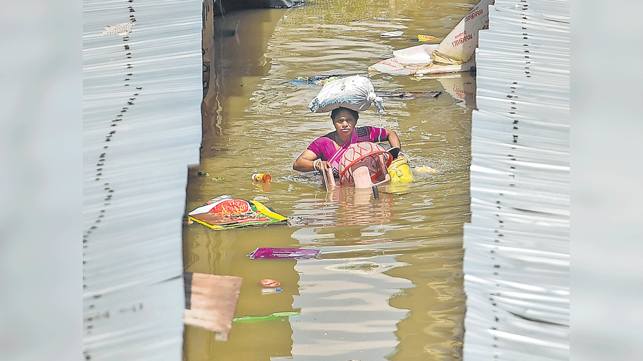 జలదిగ్బంధంలో బెంగళూరు