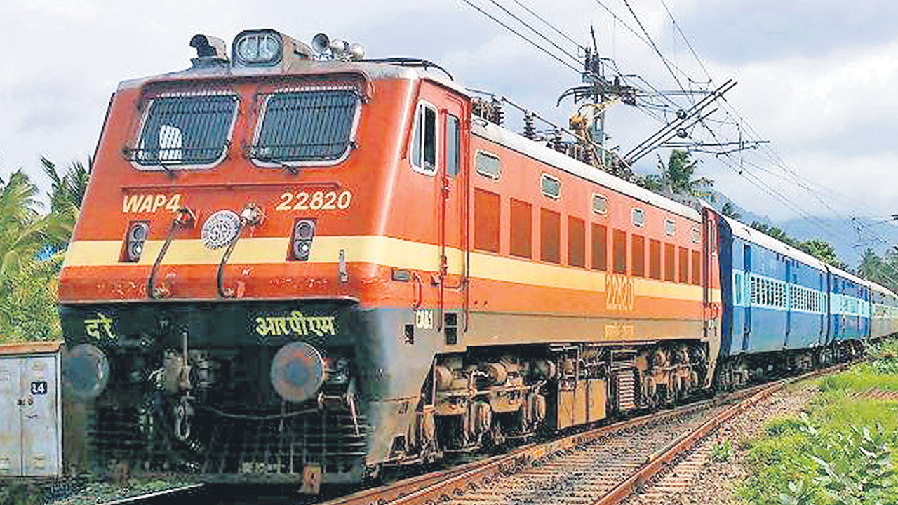 రైళ్లలో 30% అదనపు బాదుడు