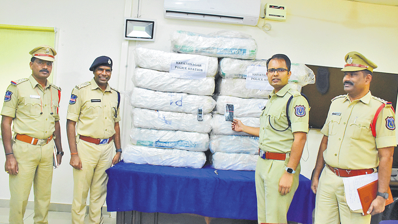 ఏపీ టూ ముంబైకి గంజాయి రవాణా