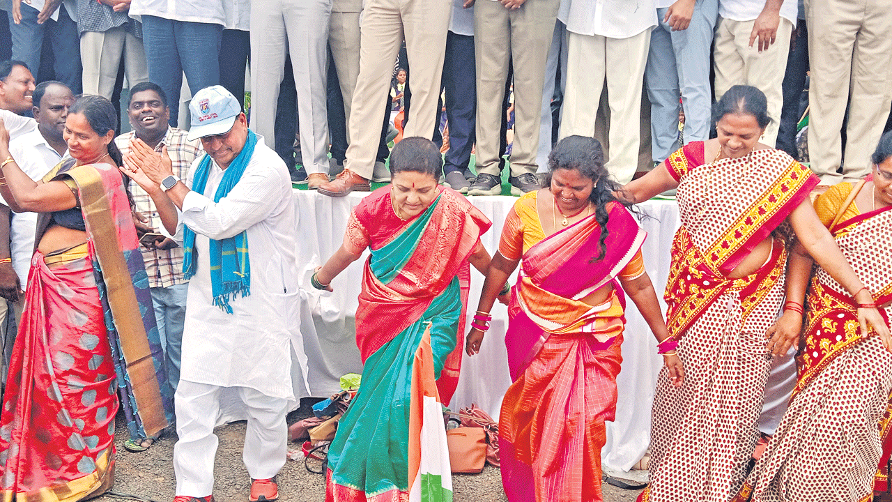 మత విద్వేషాలు రెచ్చగొట్టేందుకు బీజేపీ కుట్ర:- మంత్రి ఇంద్రకరణ్‌రెడ్డి