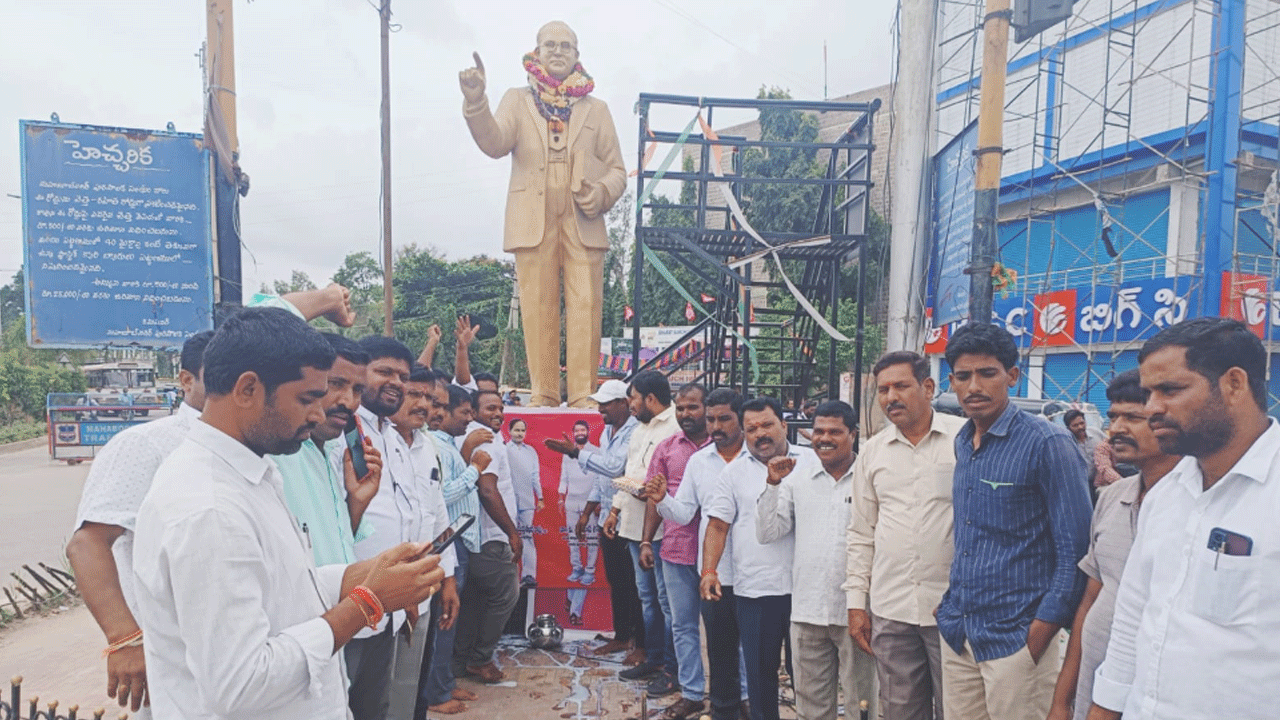 గిరిజనోద్ధారకుడు సీఎం కేసీఆర్‌