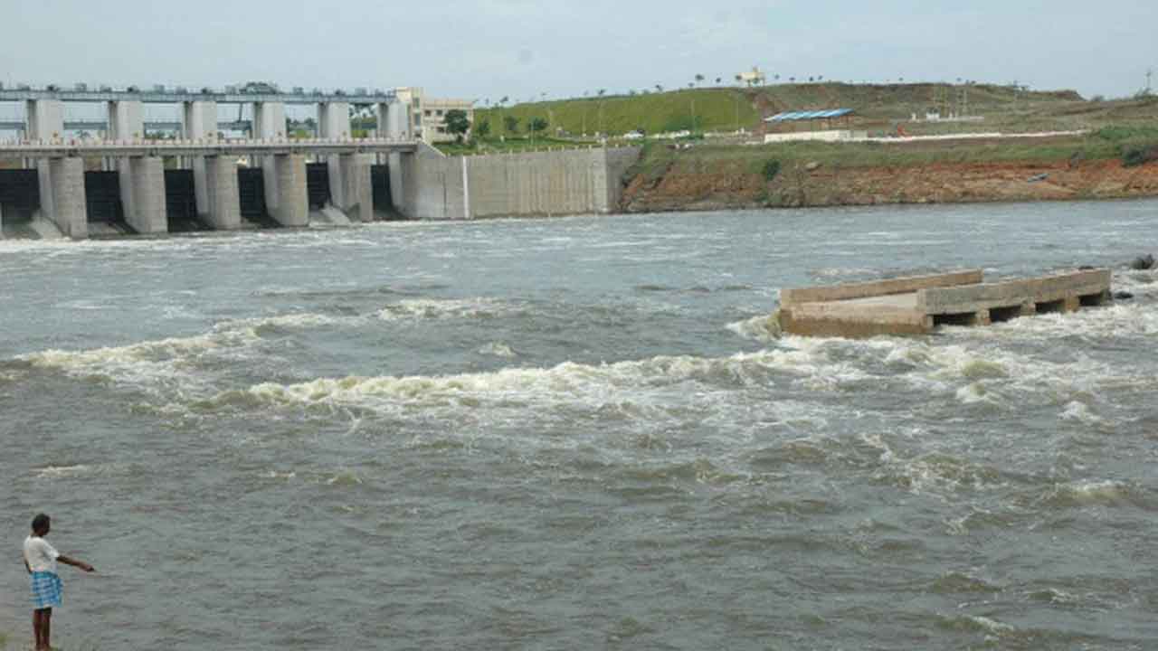 వరద ఉద్ధృతికి కొట్టుకుపోయిన గుండ్లకమ్మ ప్రాజెక్టు గేటు