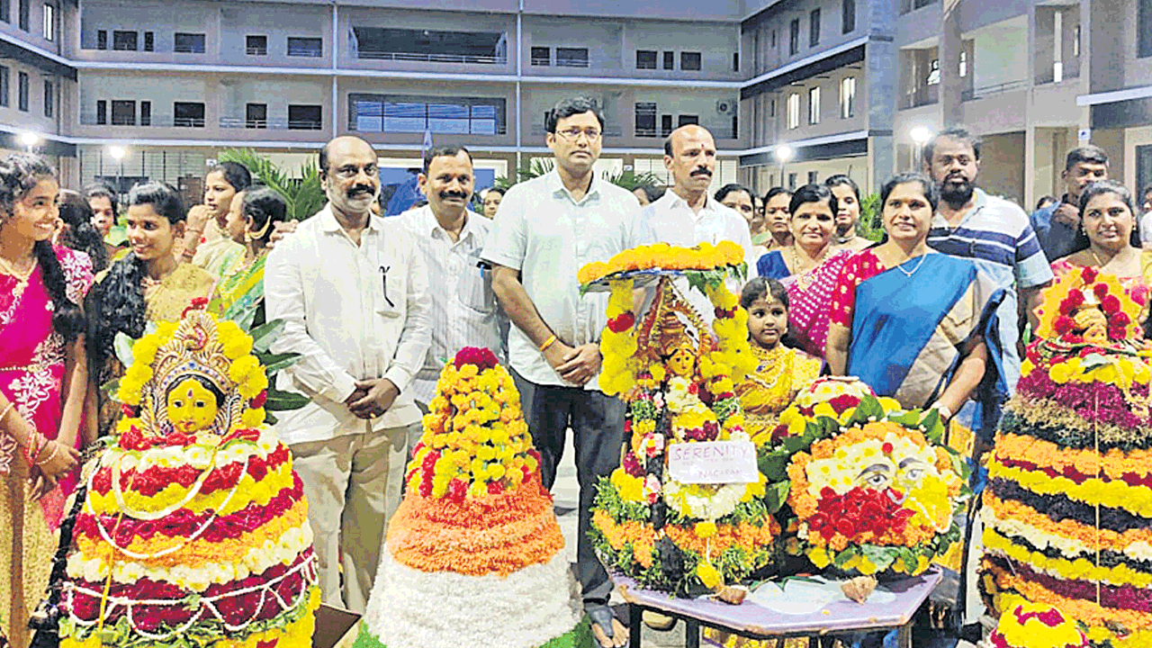 నేత్రపర్వంగా బతుకమ్మ సంబురాలు