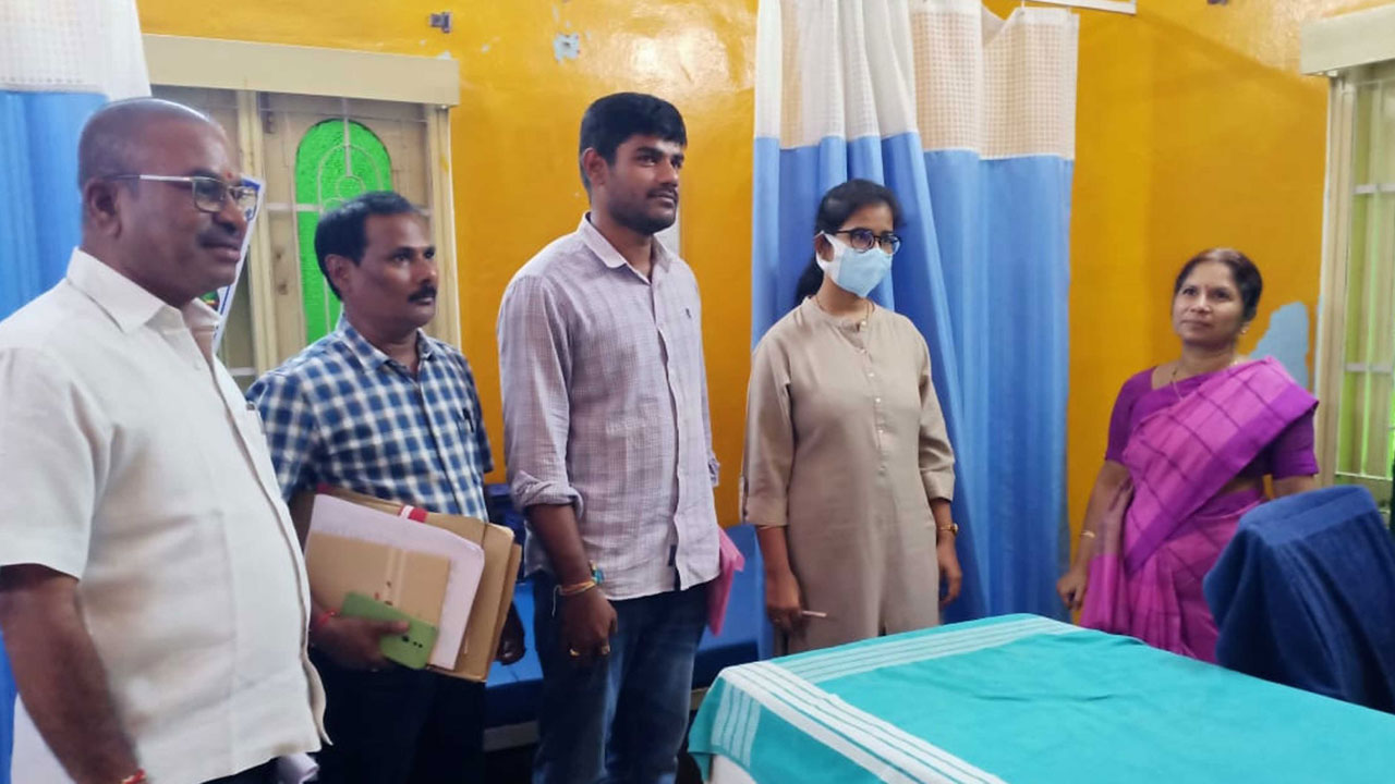 అనుమతుల్లేని దవాఖానలను సీజ్‌ చేస్తాం