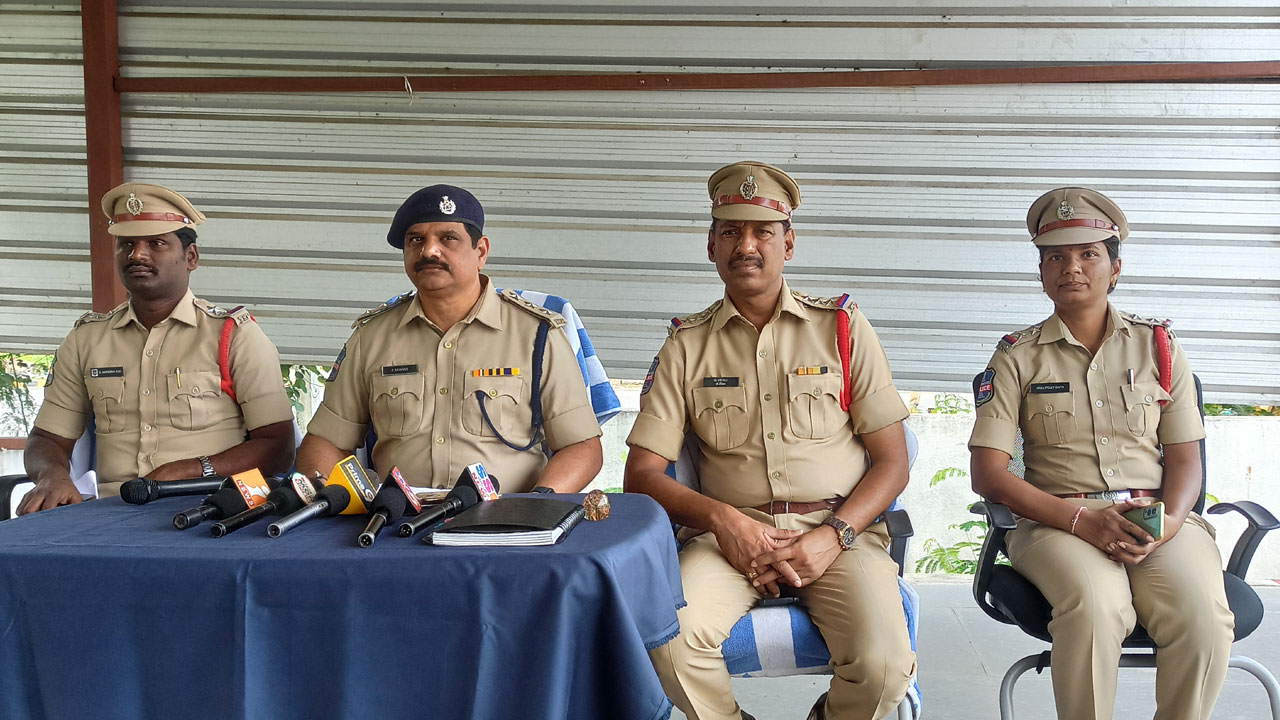 గంజాయి స్మగ్లర్లపై పీడీ యాక్టు