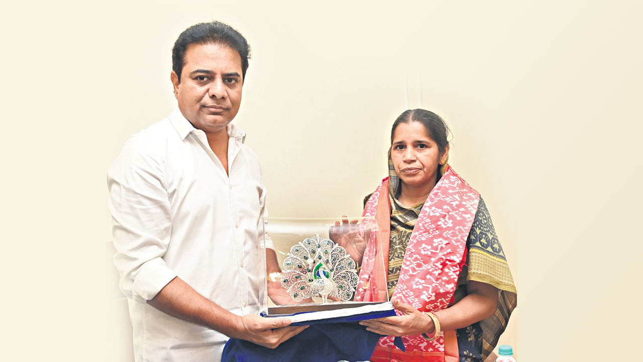 తెలంగాణ చేనేత విధానాలు అద్భుతం