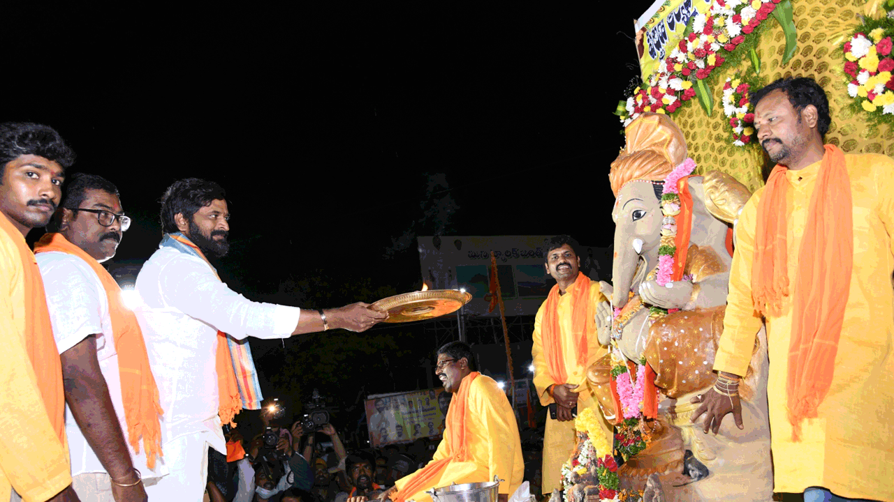 గణనాథులకు ఘన వీడ్కోలు