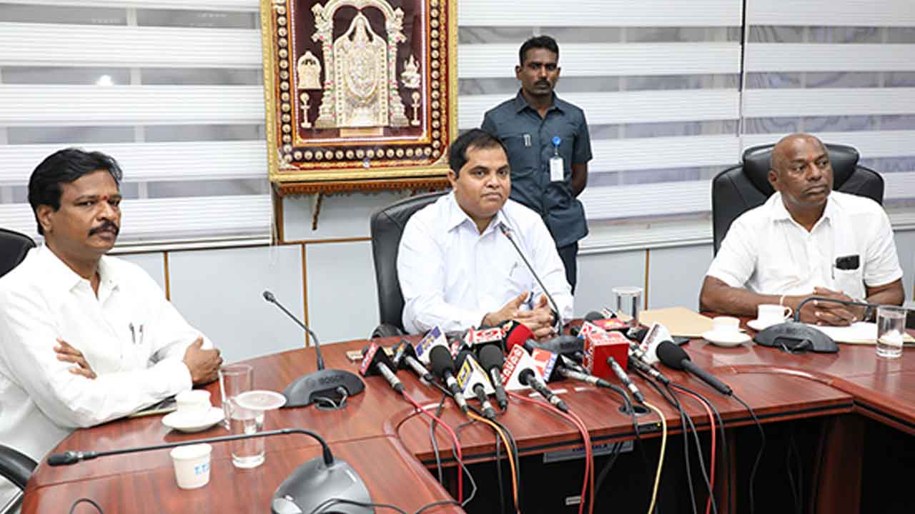 తిరుమలలో భక్తులకు మూడంచెల భద్రతా విధానం