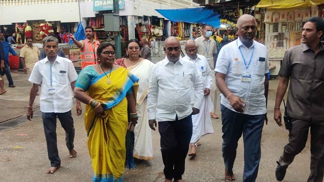 తిరుమలలో వేద పాఠశాల, కల్యాణవేదికను పరిశీలించిన కమిషన్