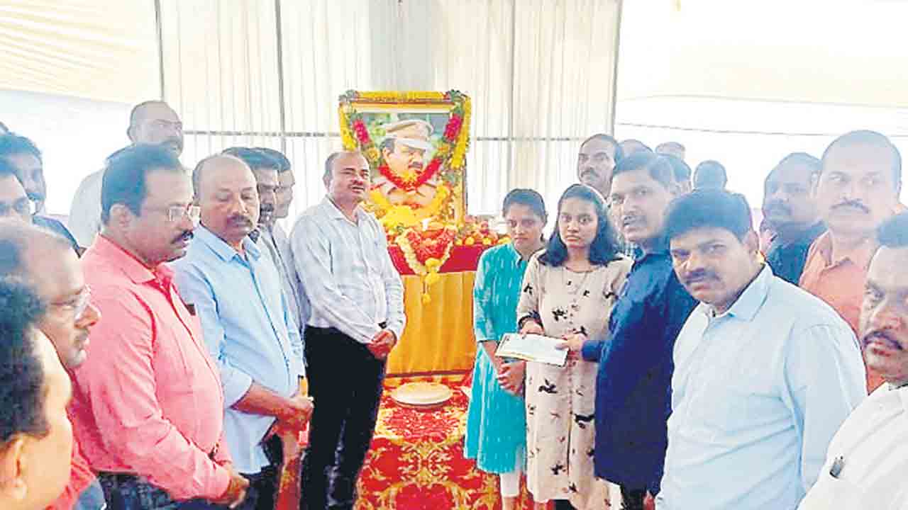 సీఐ రమేశ్‌బాబు సేవలు మరువలేనివి..