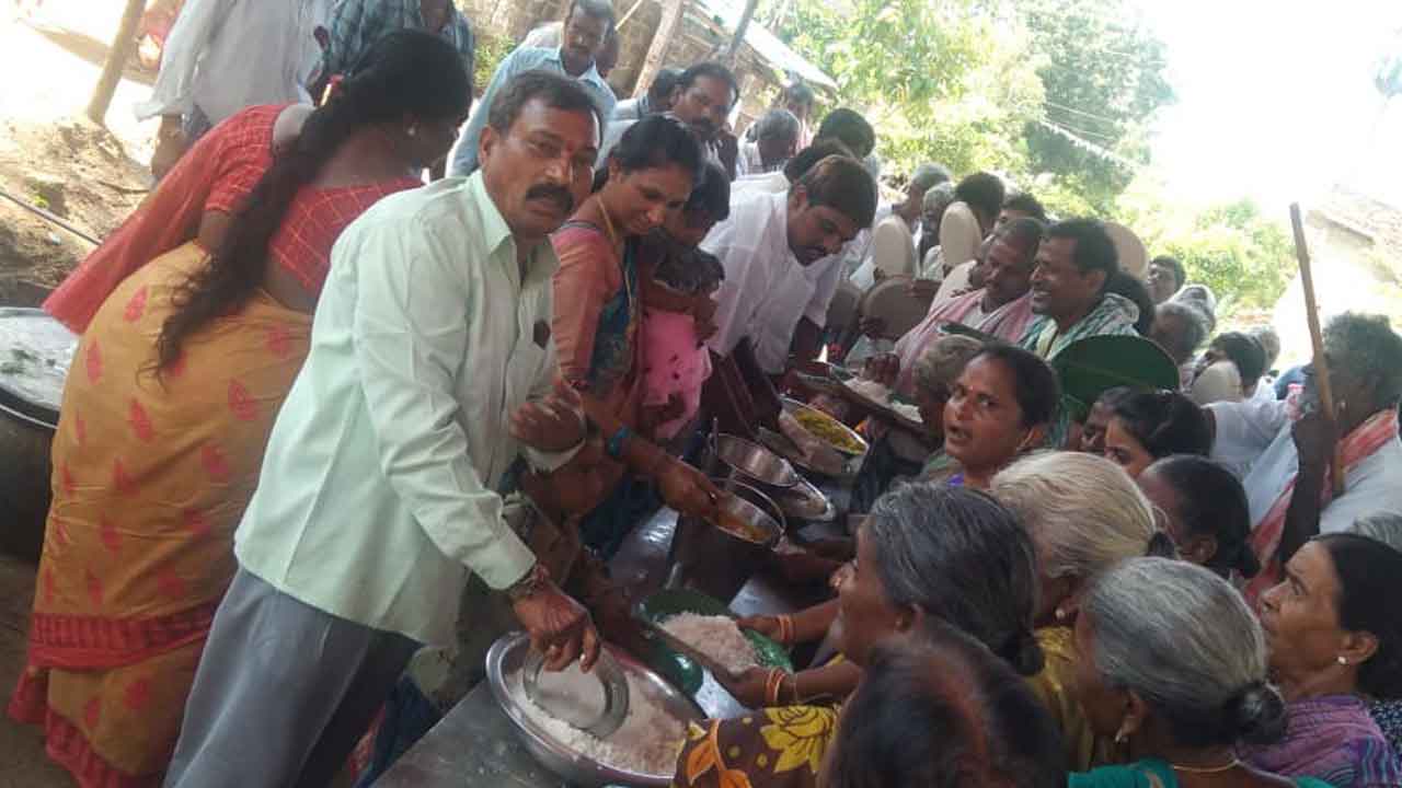 ఊరూరా అన్నదానాలు