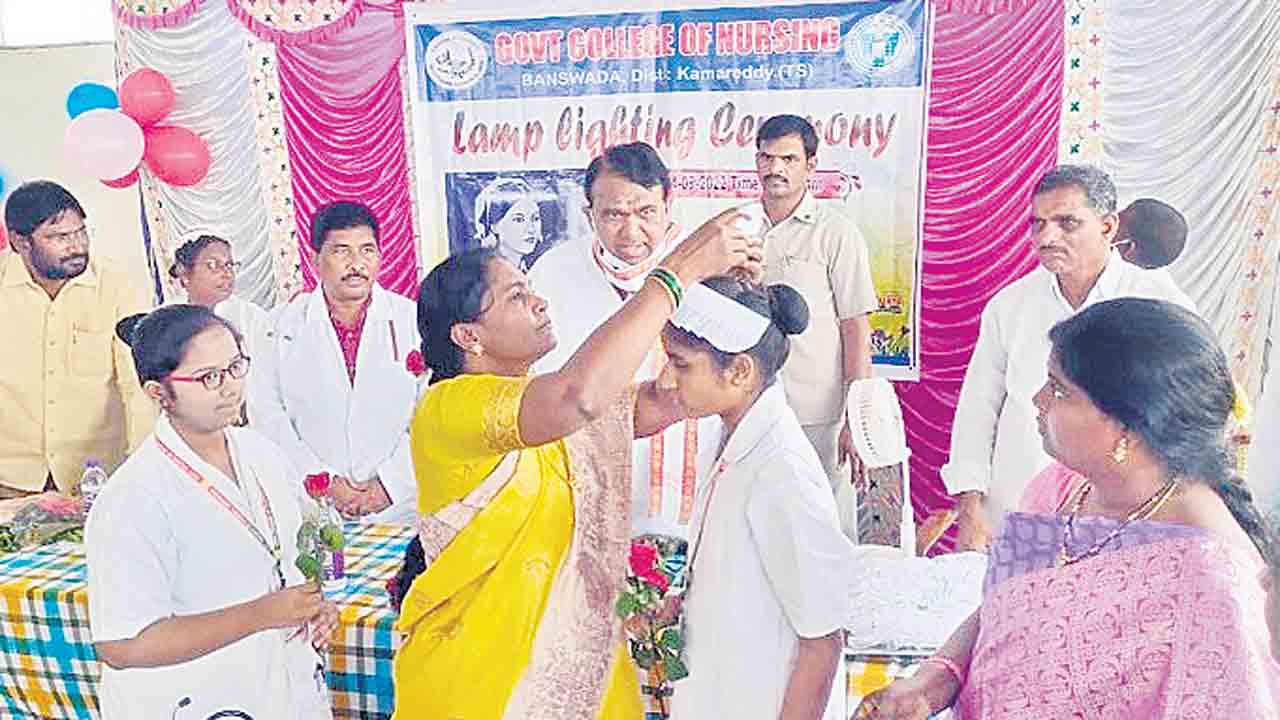 నర్సుల సేవలు అభినందనీయం..