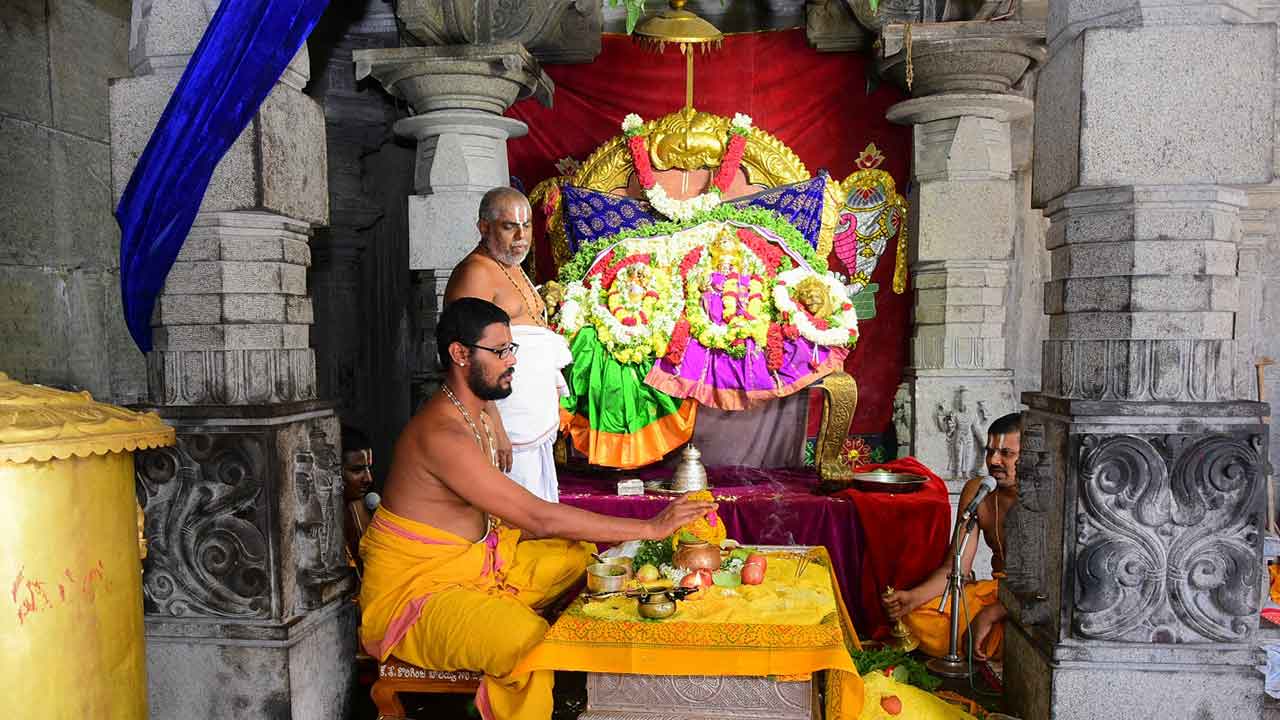 యాదాద్రిలో వైభవంగా ఊంజల్‌ సేవ