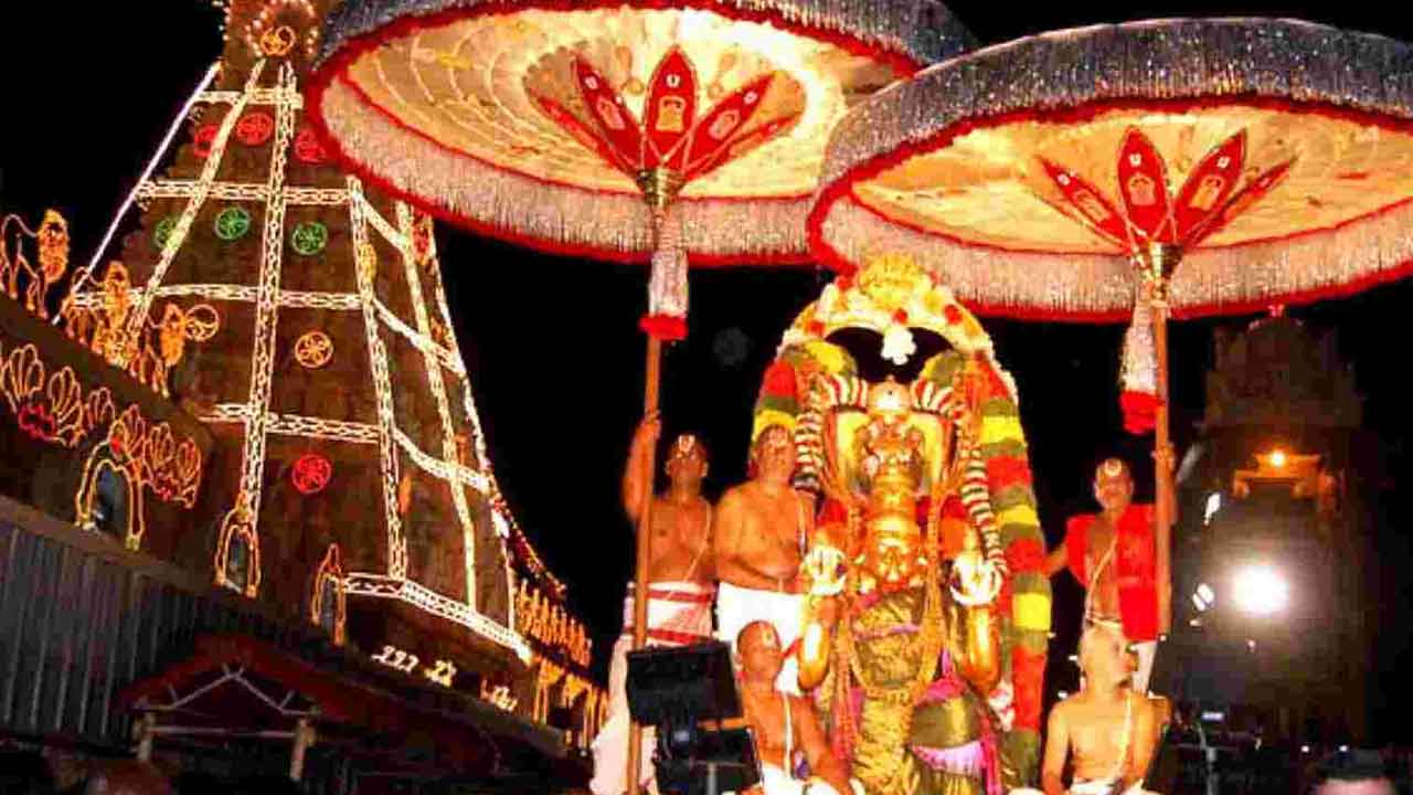 గరుడ సేవ రోజు కానుకలు ఇవ్వొద్దు : టీటీడీ