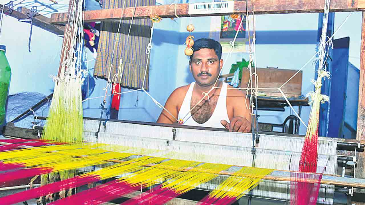 నేతన్నల జీవితాల్లో వెలుగులు