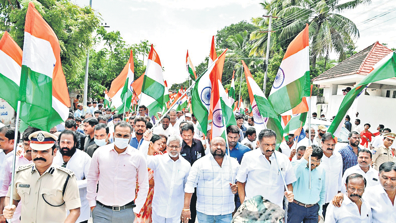 ప్రగతి ఓర్వలేకే తెలంగాణపై కుట్రలు:- మంత్రి గంగుల కమలాకర్‌