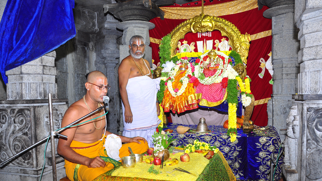 యాదాద్రిలో భక్తజన కోలాహలం