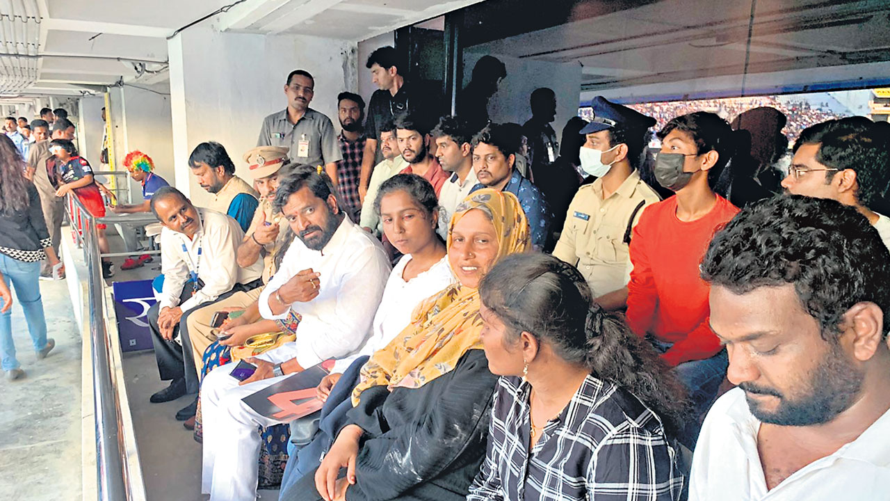 బాధితులకు అండగా.. తెలంగాణ ప్రభుత్వం