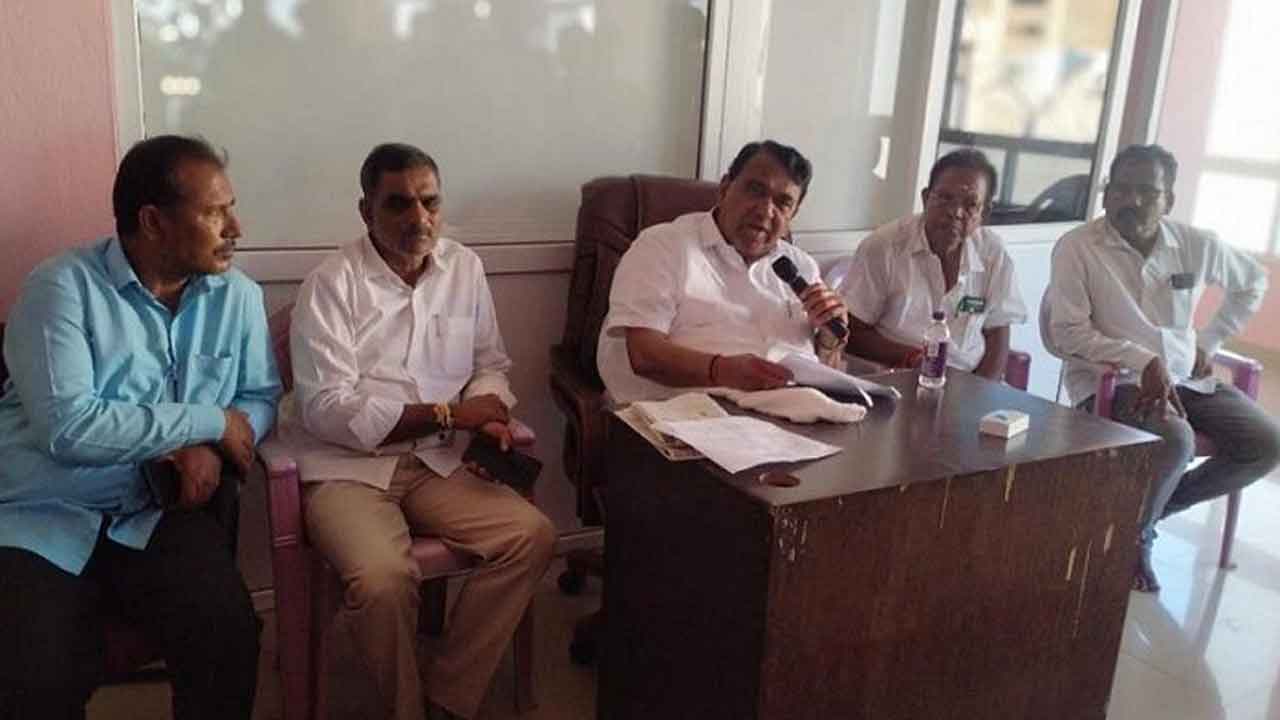 అబద్ధాలు చెప్పడం సరికాదు