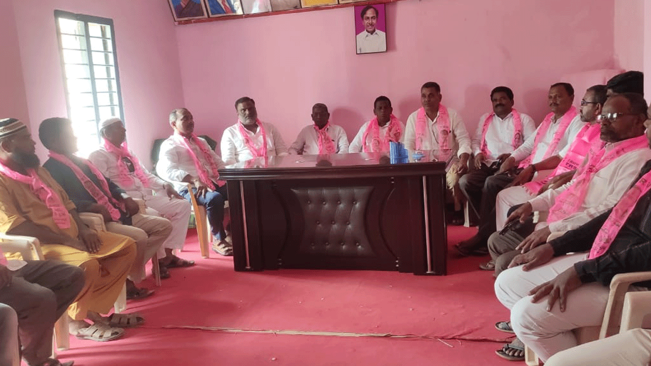 ప్రజలను తప్పుదోవ పట్టిస్తున్న బీజేపీ