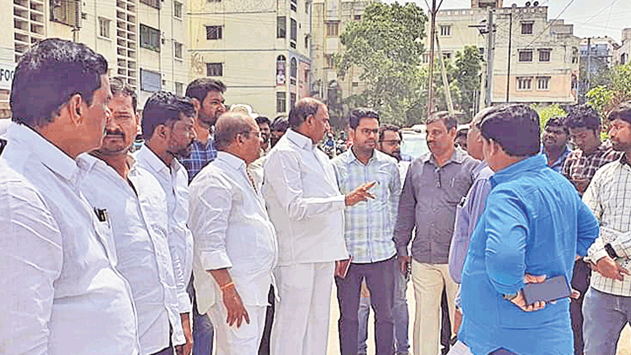 రహదారి విస్తరణ వేగవంతం చేయాలి