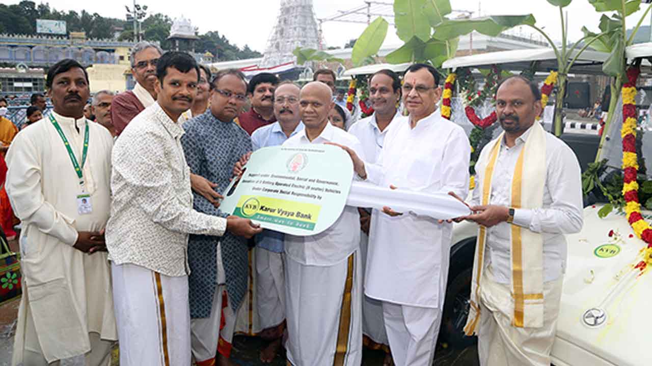 తిరుమల శ్రీవారికి ఐదు బ్యాటరీ వాహనాలు విరాళం