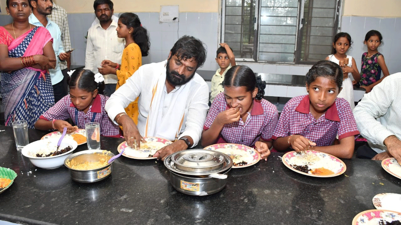 గురుకులాల్లో స్వచ్ఛత పాటించాలి