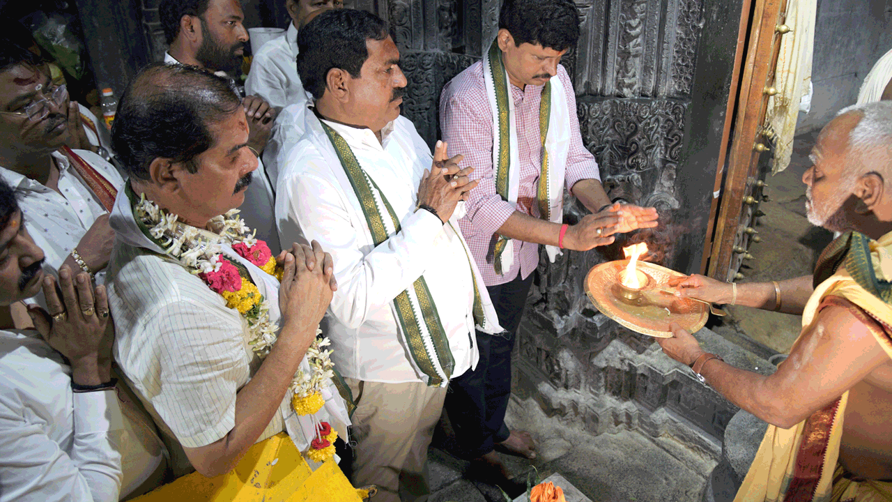వేయి స్తంభాల గుడికి రూ.కోటి