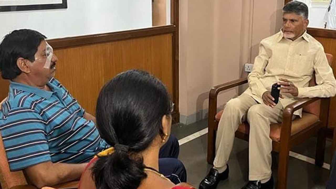 టీడీపీ నాయకుడు గాంధీని పరామర్శించిన చంద్రబాబు