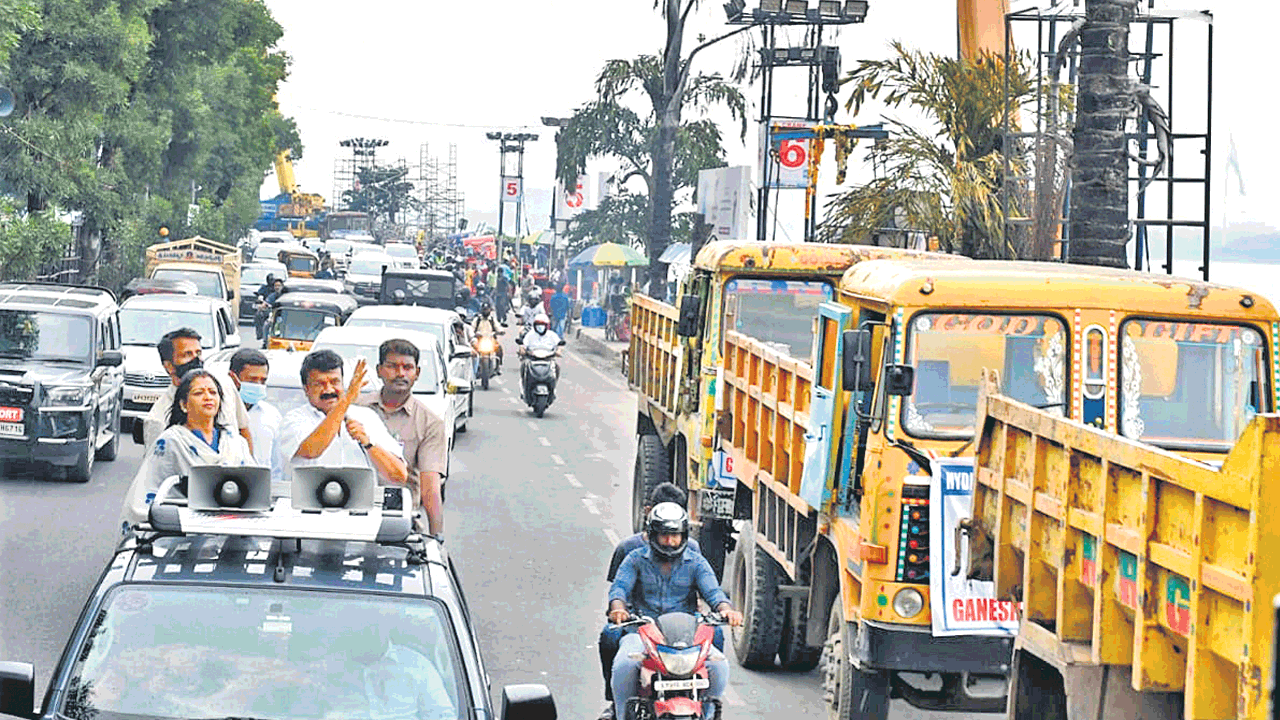 దేవుడి పేరుతో రాజకీయాలు ఇంకెన్నాళ్లు