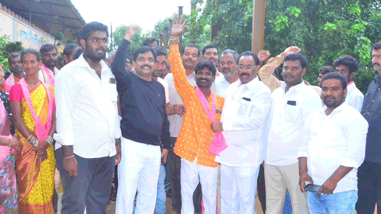 టీఆర్‌ఎస్‌లోకి వలసల జోరు