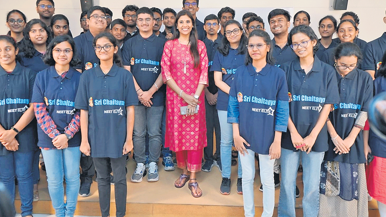 నీట్‌లో శ్రీచైతన్యకు ర్యాంకుల పంట