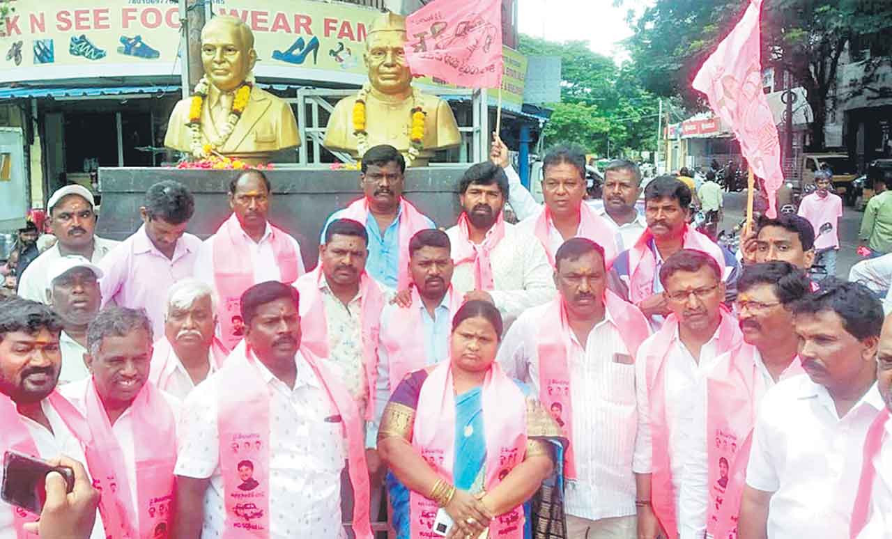 నామకరణం చేస్తారా..నామరూపాల్లేకుండా పోతారా..?