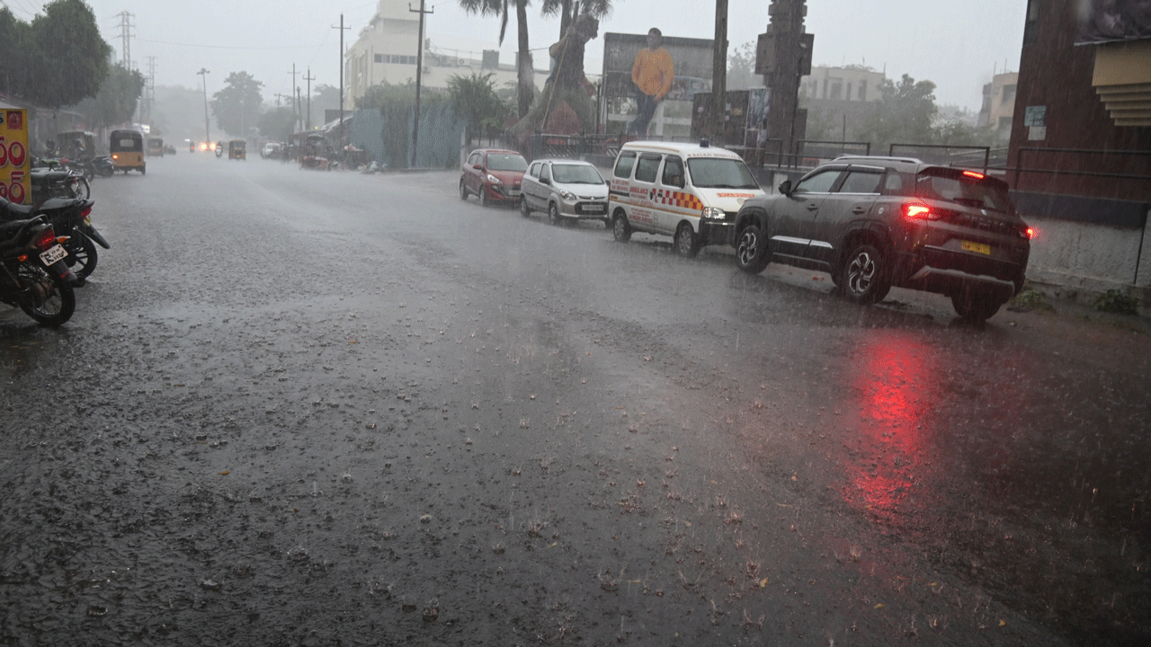 జిల్లాలో భారీ వర్షం