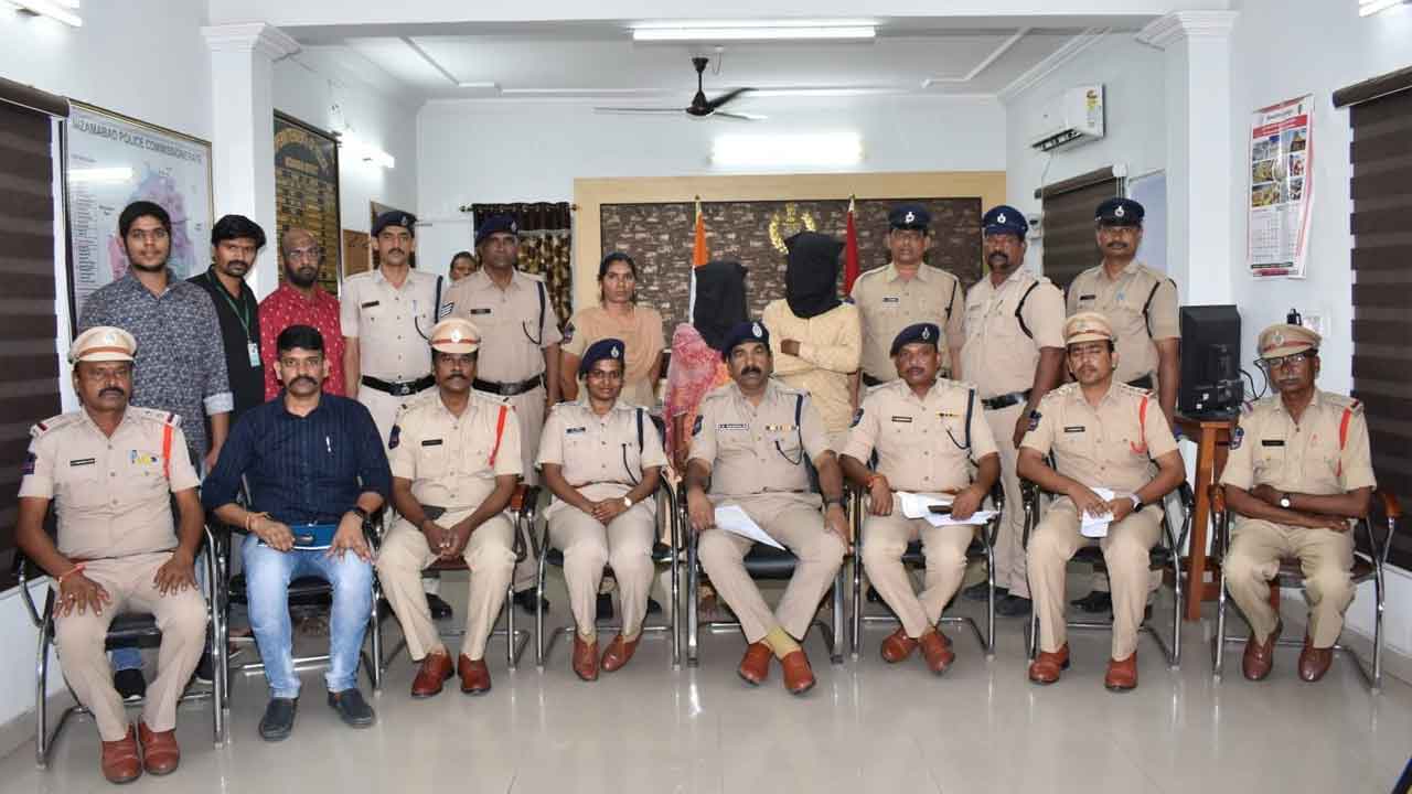 వివాహేతర సంబంధానికి అడ్డు వస్తుందనే..